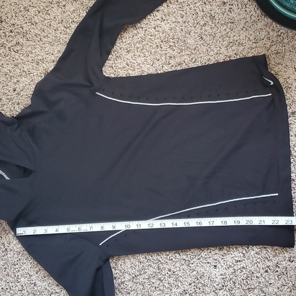 Nike Athletic Top With Hood and Quarter Length Sleeves in Size Small EUC - Picture 14 of 14